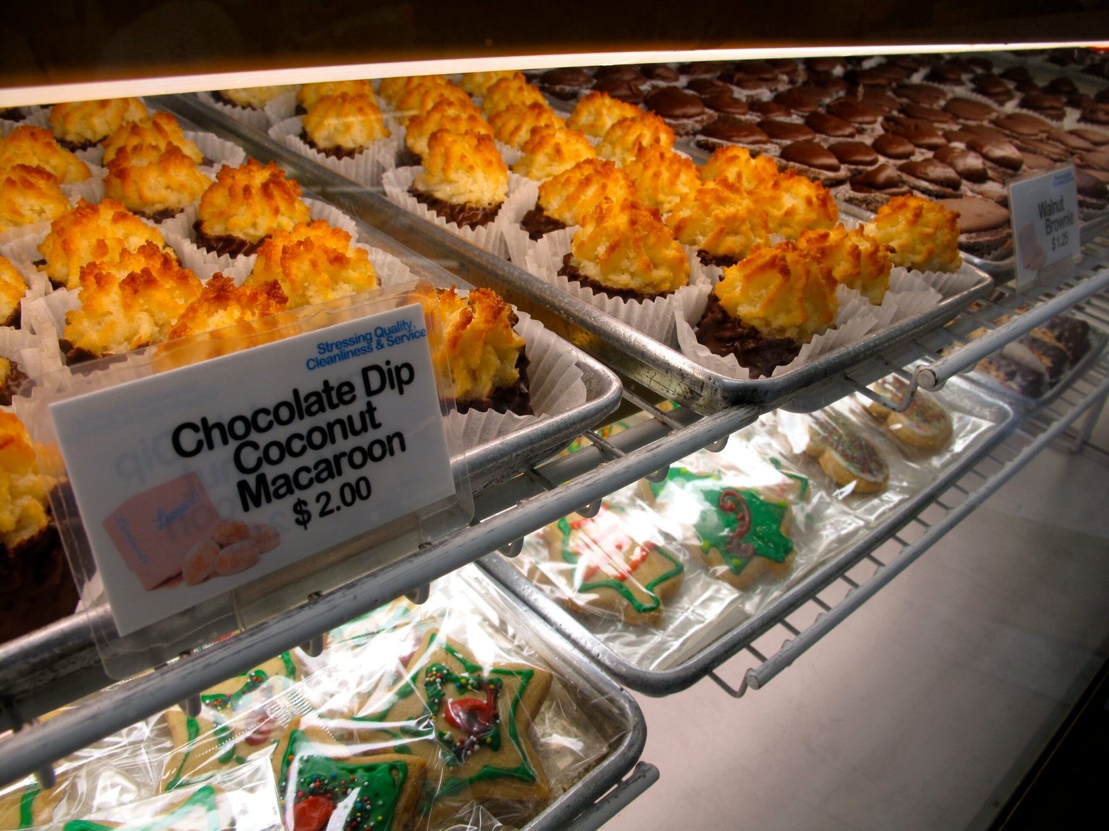 Leonard's Bakery malasadas Hawaii iconic food